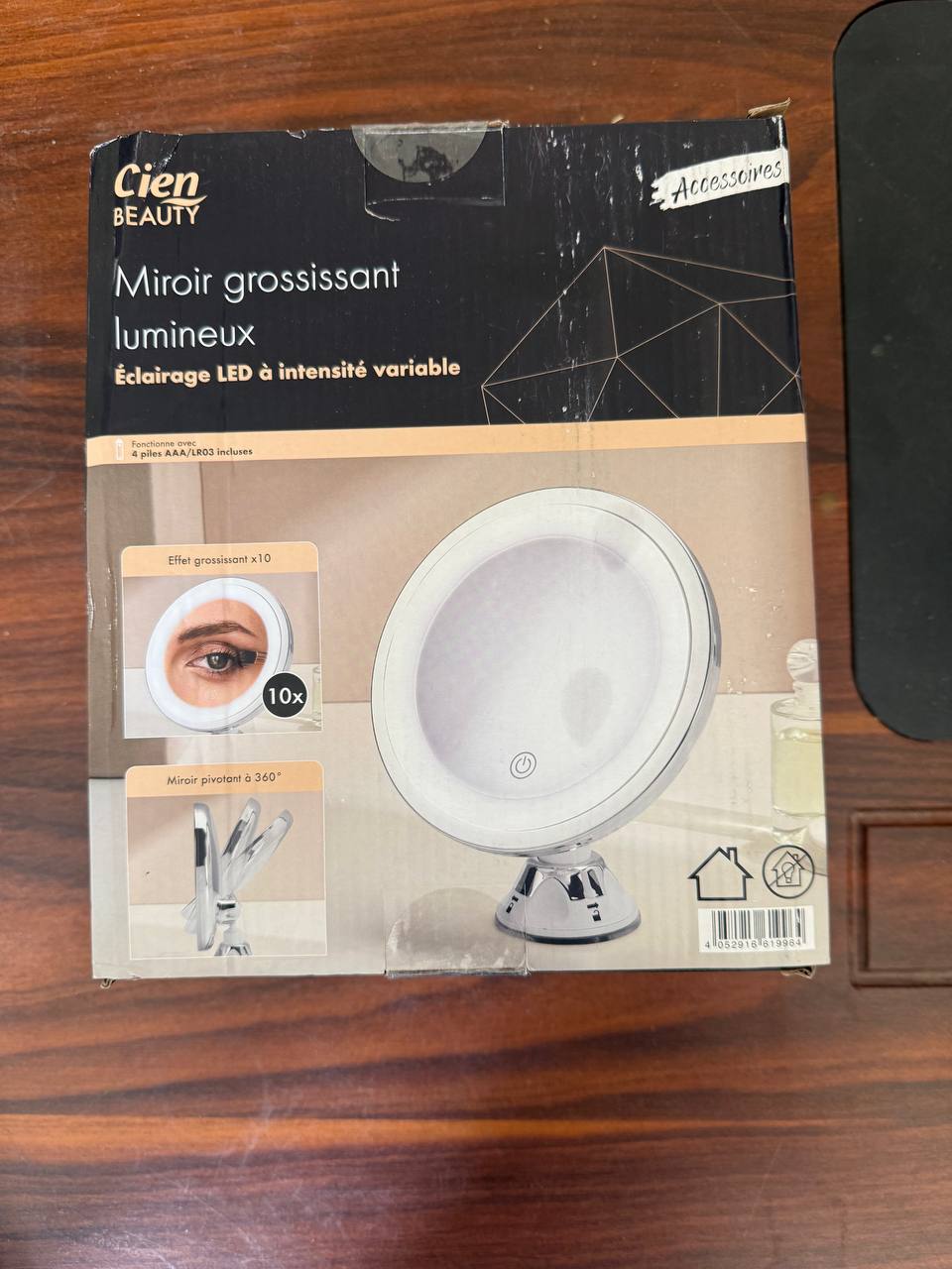 IMG_3180 آینه آرایشی بزرگکننده LED با نور قابل تنظیم برند Accessoires - Image 1